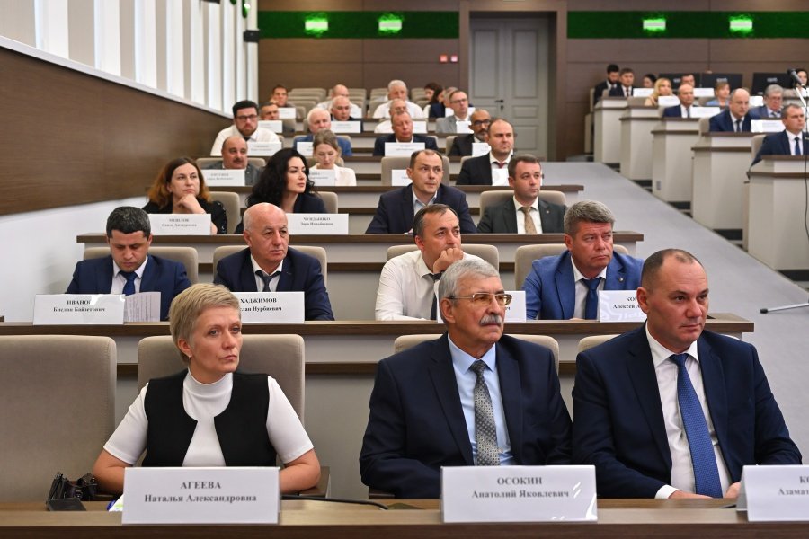 Глава Адыгеи поставил задачу усилить господдержку приоритетных отраслей экономики