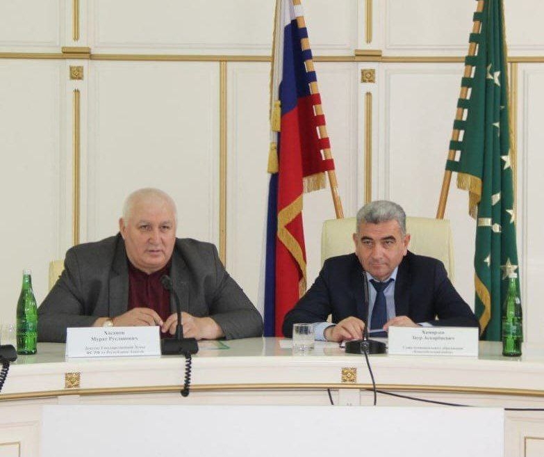 Глава Кошехабльского района Заур Хамирзов поздравил выдающегося спортсмена Мурат Хасанова с юбилеем