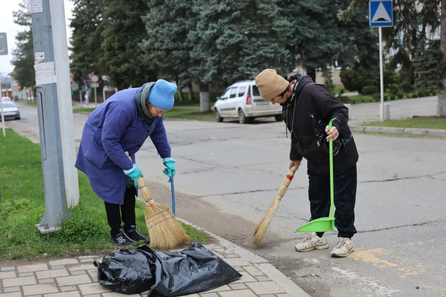 В Майкопском районе стартовал месячник по благоустройству и санитарной очистке.