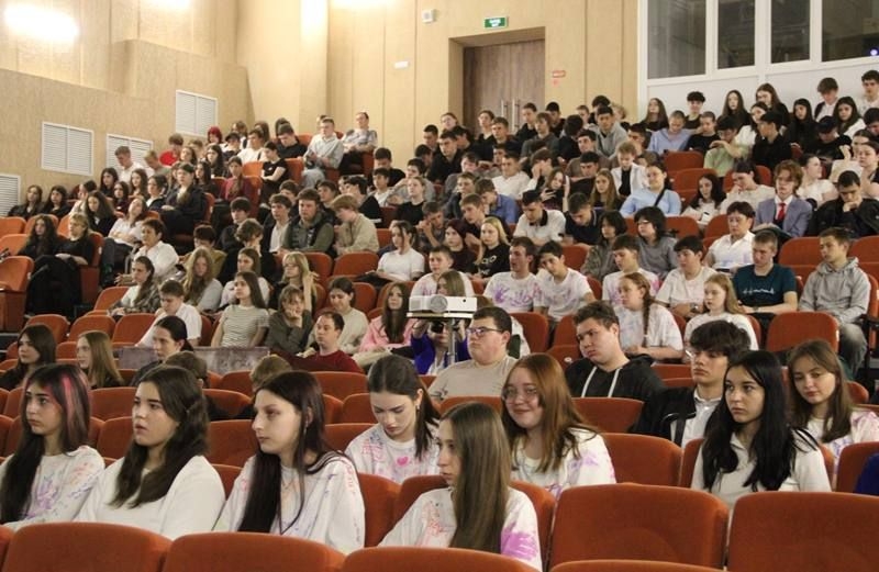 Сотрудники УНК МВД по Адыгее провели профилактическую беседу со школьниками в Майкопском районе