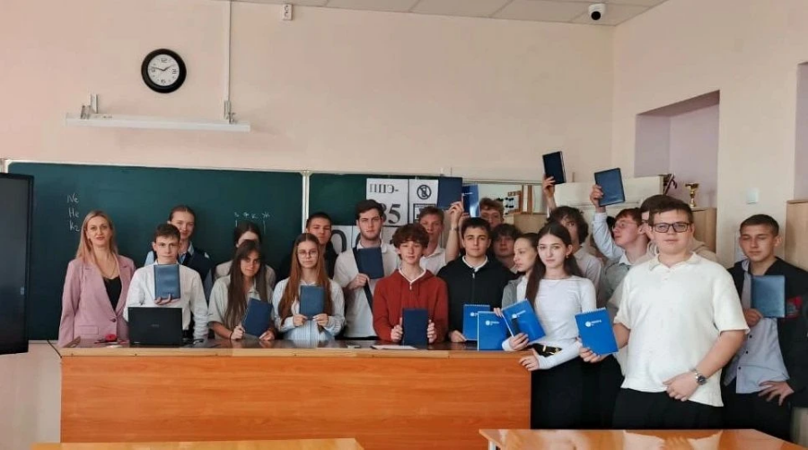 "Россети Юг" зажгли искру знаний: в Майкопе прошла познавательная викторина для юных энергетиков