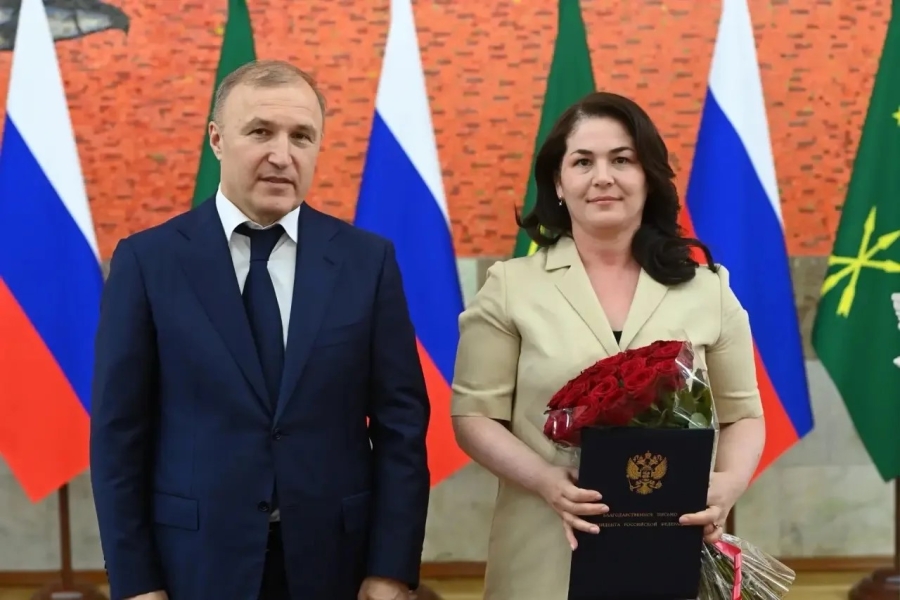 Глава Адыгеи вручил государственные награды представителям сферы здравоохранения региона
