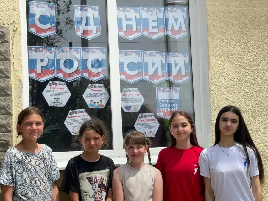 Патриотическая акция "Окна России" объединяет страну