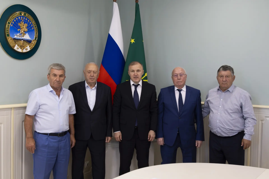 Глава Адыгеи провёл встречу со старейшинами Афипсипского сельского поселения 